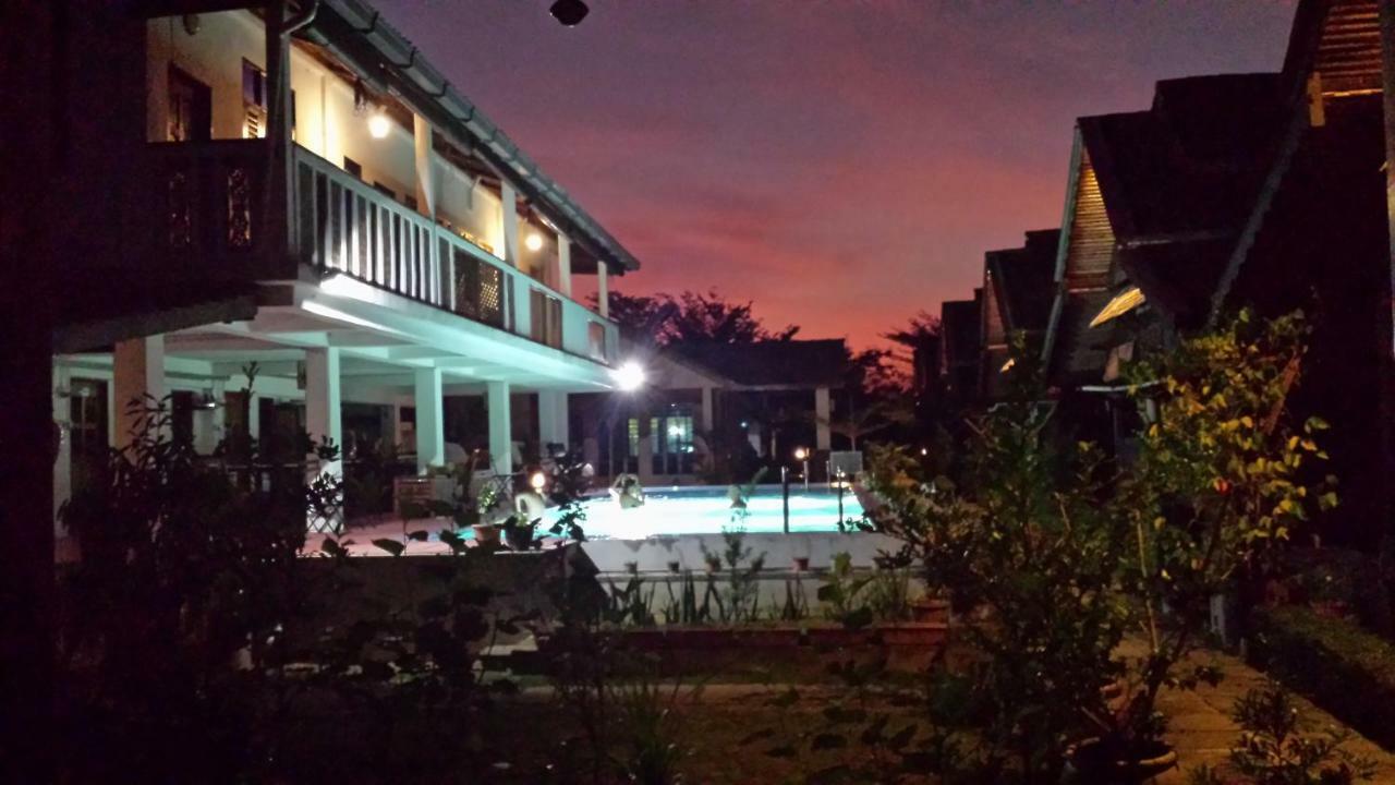Tanabendang Banglos Pantai Cenang  Kültér fotó